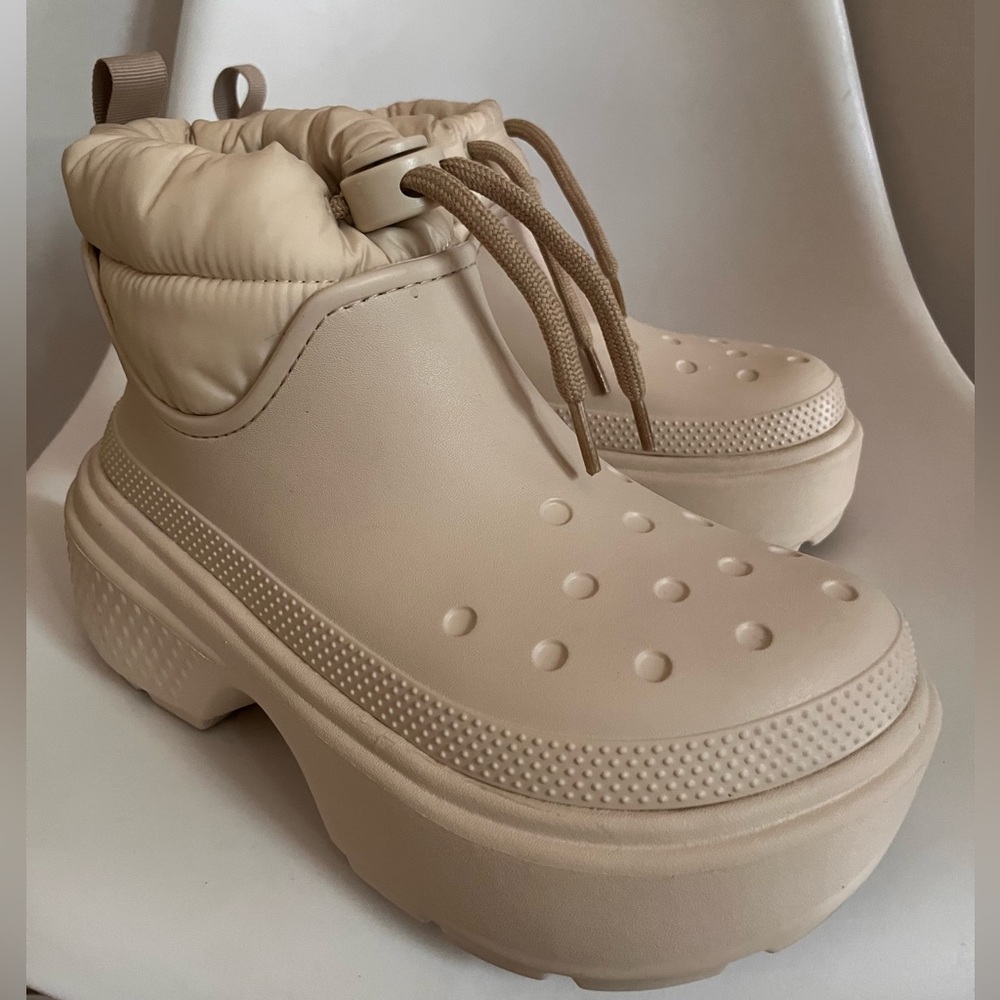 Women’s Crocs Stomp Puff Boot Stucco Cream Platform Clog Boots Size W9 Cozy - Picture 2 of 9